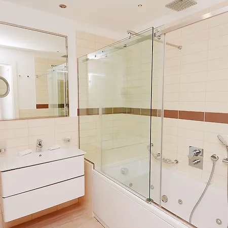 Schweizerhof Hotel 3*