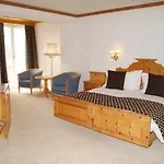 Отель Schweizerhof 3*