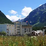 Отель Schweizerhof 3*