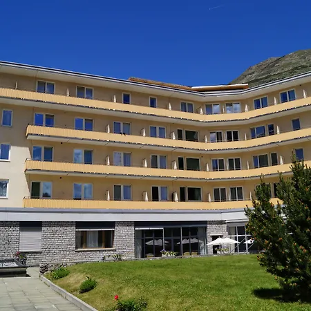 Отель Schweizerhof 3*