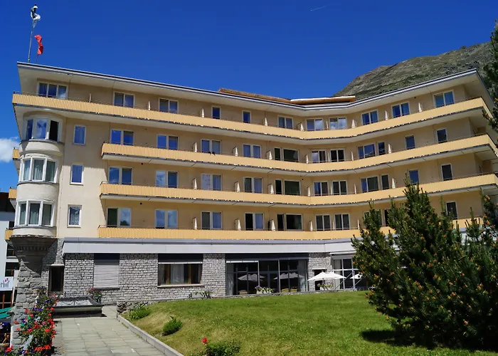 Отель Schweizerhof 3*